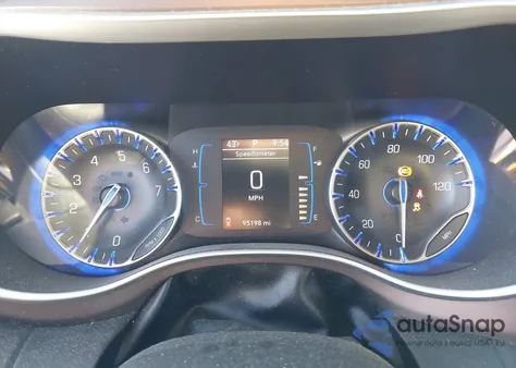 2017 Chrysler Pacifica Touring z USA, uszkodzony, nr VIN 2C4RC1DG5HR502063